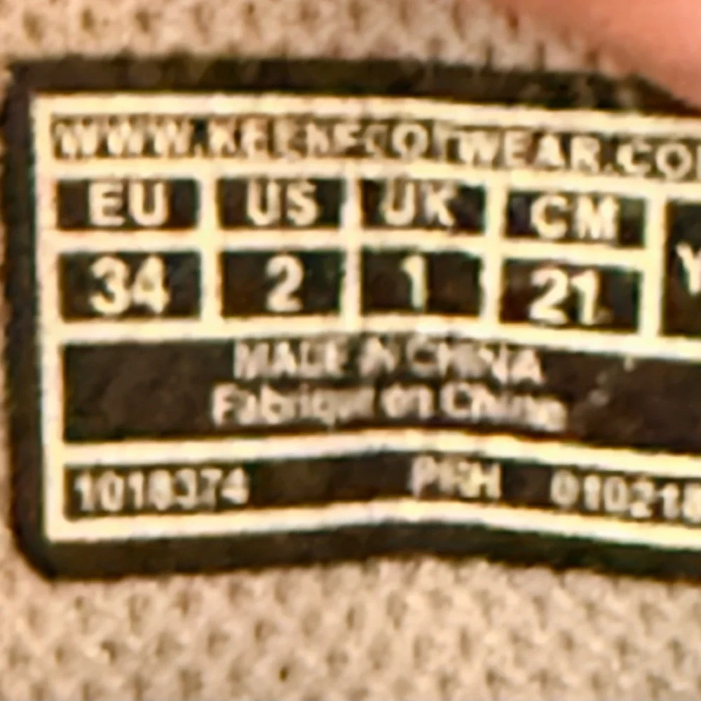 Keen Girl’s Gray Athletic Shoes Size 2